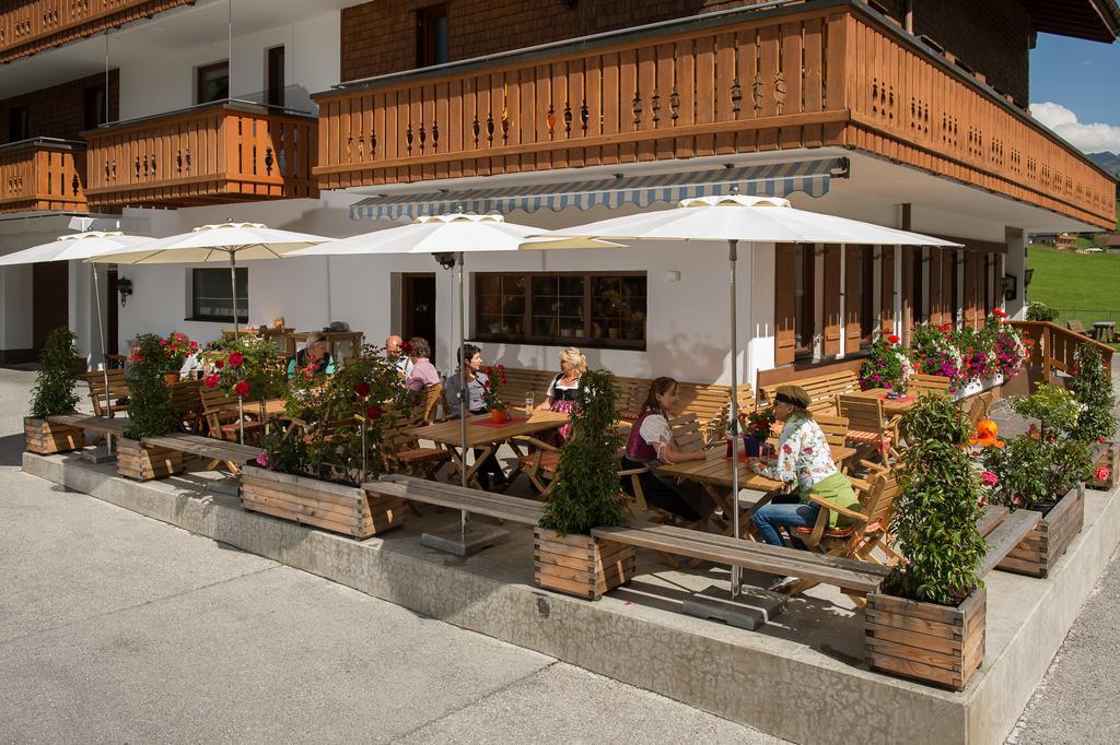 Gasthaus & Pension Alphorn Lech Extérieur photo