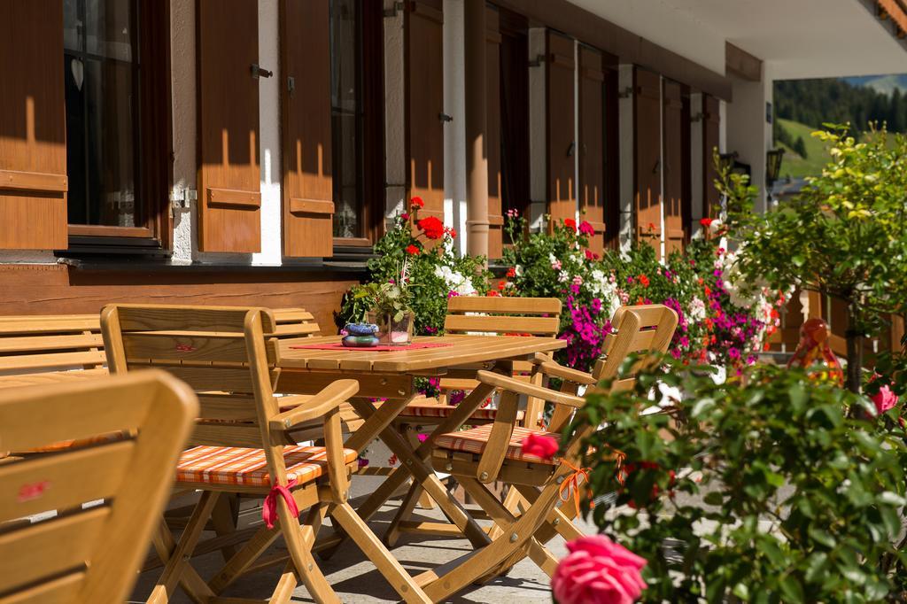 Gasthaus & Pension Alphorn Lech Extérieur photo