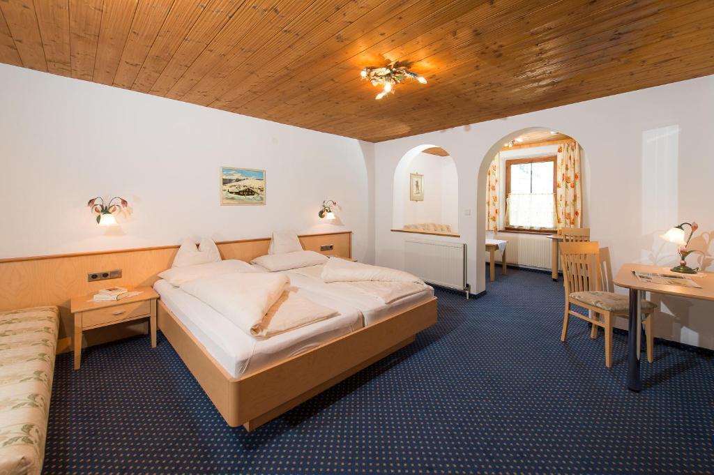 Gasthaus & Pension Alphorn Lech Chambre photo